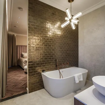 Petite Ensuite Hotel *